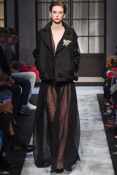 Look 3